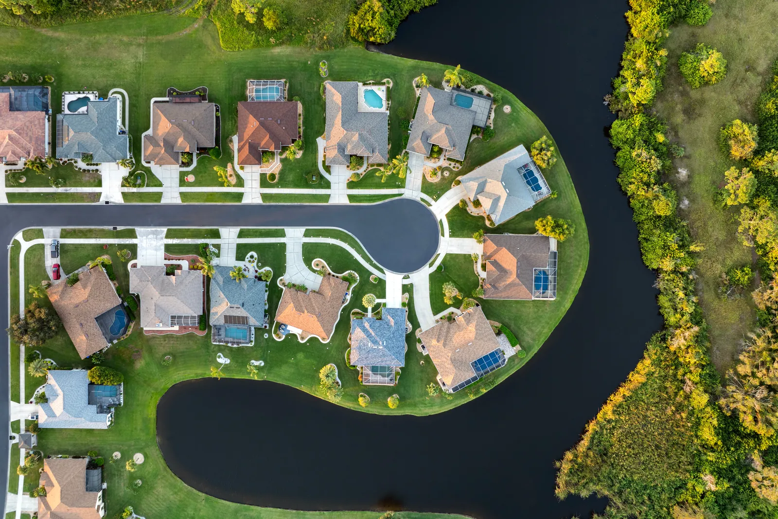 Aerial florida suburban homes lake 1600
